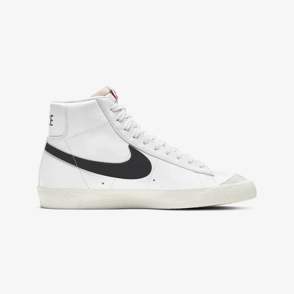 Nike BLAZER