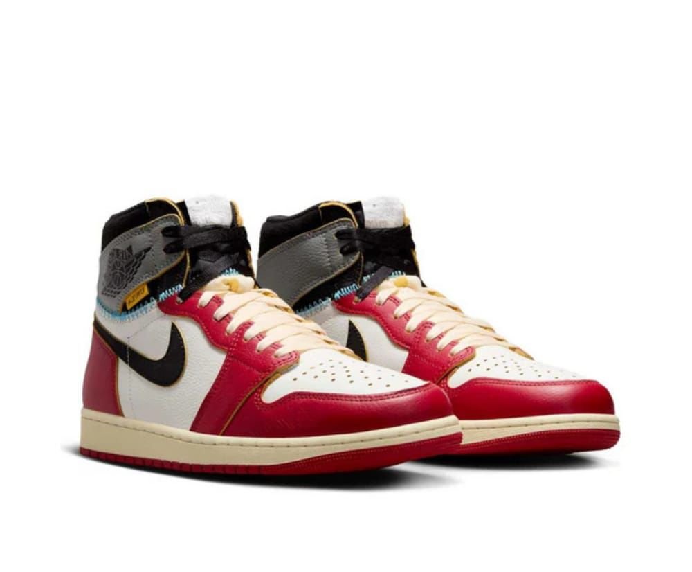 Air Jordan 1 Retro High OG 'Chicago' Special Edition - Premium Leather & Bold Design