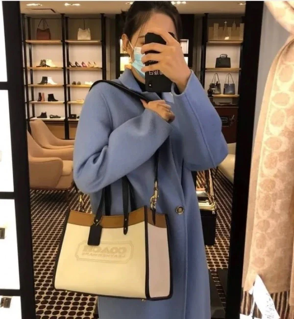 Coach Field Tote Bag With OG & Dust Bag & Shoulder Strap*🤍🍒 - Image 4