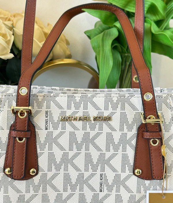 Michael Kors MK Voyager Tote Bag With Side Pocket & Dust Bag (White - 972)(BSB) - Image 4