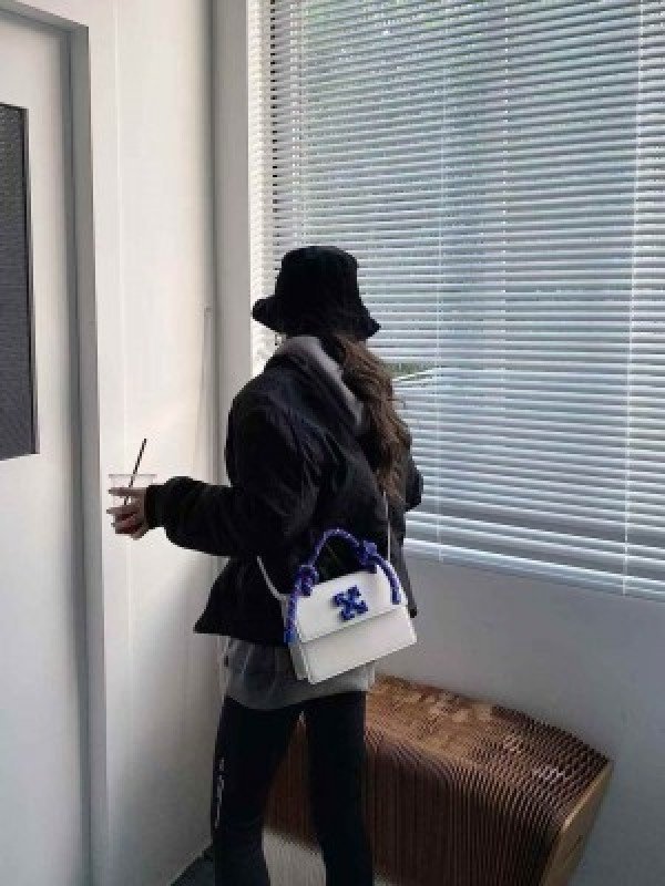 Off-White Leather Insert Gummy white with Metallic Blue Arrows At Front. Rope Handle Jitney 1.4 Shoulder Bag (D88532 White)(LB) - Image 3