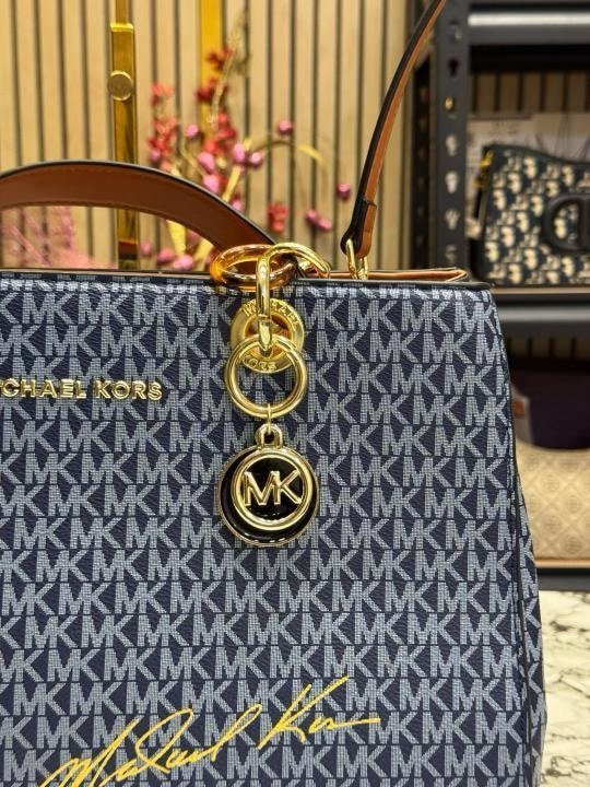 MICHAE L KORS CYNTHIA HANDBAG WITH OG DUST BAG PREMIUM QUALITY BLUE - Image 4