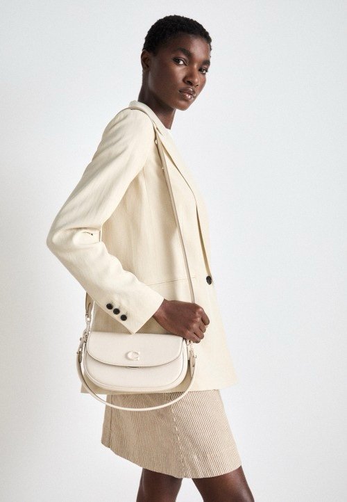 Coach emmy 23 medium saddle bag white with Og box - Image 3